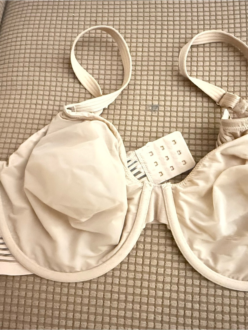 Le Mystere Nude Underwire Bra with Smooth Cups